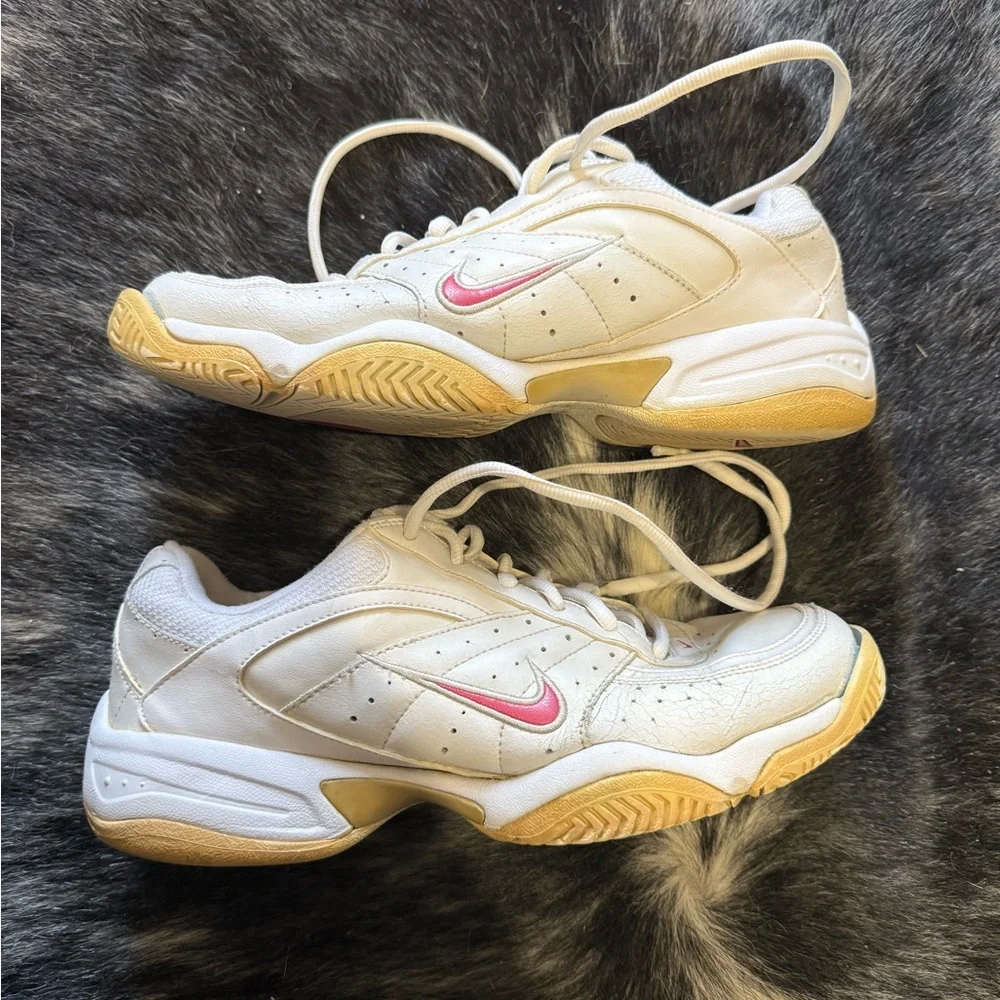 Used Nike Athletic Shoes - Picture 2 of 5